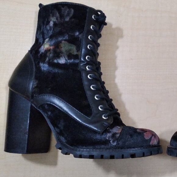 AMANDA WMS 7.5 Black Floral Zip Up Ankle Boots - Picture 9 of 17